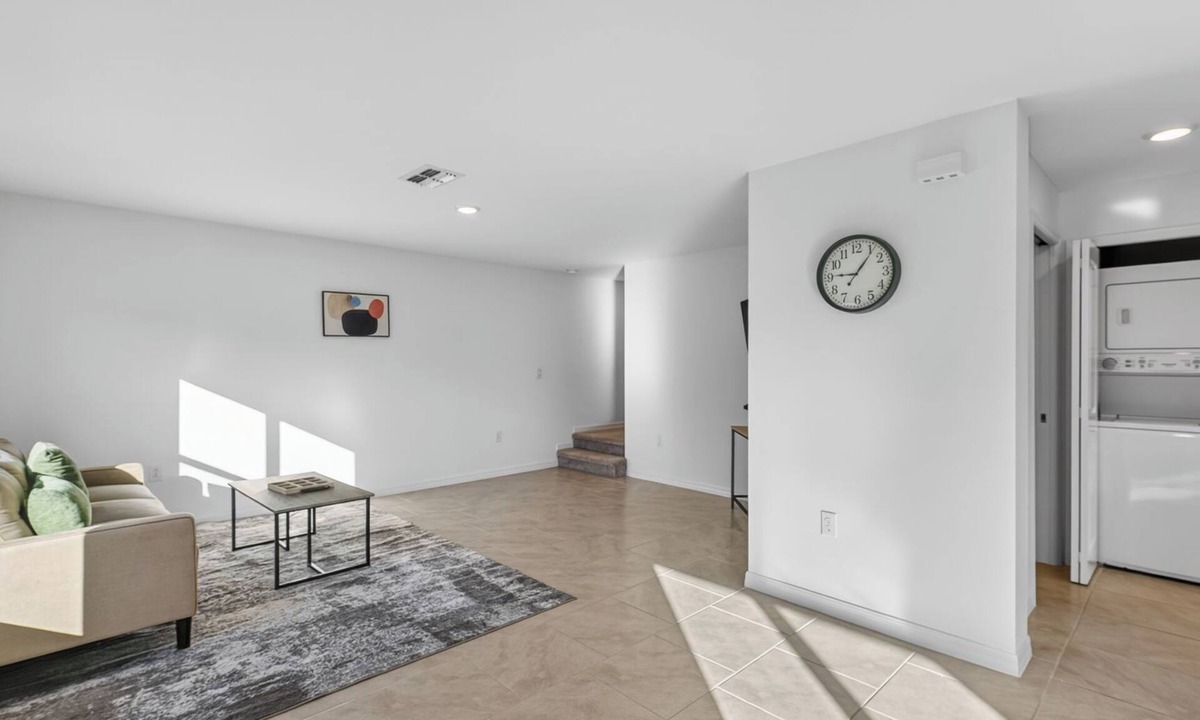 Port Charlotte Apartment | Sunny Escape | Fresh, Modern Townhome Near Beaches