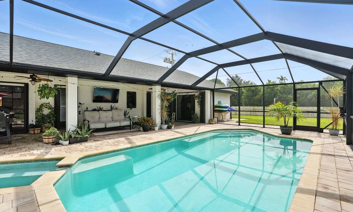 Willoughby Acres House | Sunny Pool Retreat, Pet-Friendly Near Beaches