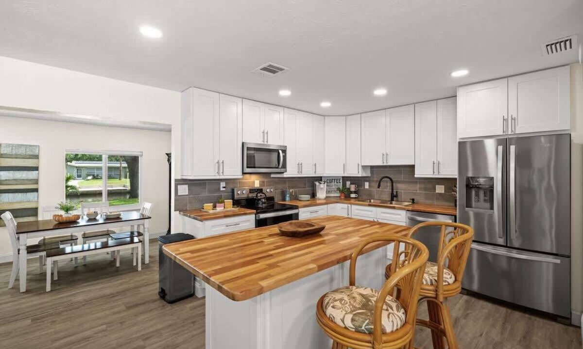 Fort Myers House | Sunrise Getaway | Peaceful N. Fort Myers Home