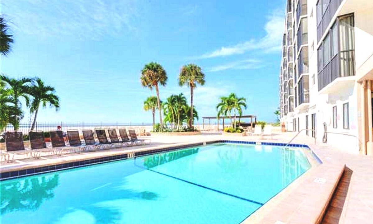 South Island Condo | "SUNSATIONAL" BEACHFRONT CONDO 2BD-2BTH POOL-WIFI, VIEWS-NEWLY DECORATED!