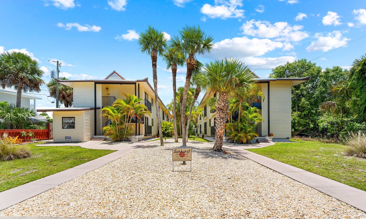 Englewood Condo | Sunset Rendezvous Beach Condo Lower Unit #141 Manasota Key