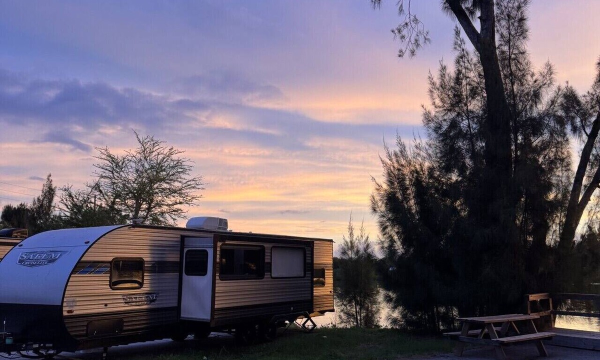 Warm Mineral Springs House | Sunset Salem Luxury RV