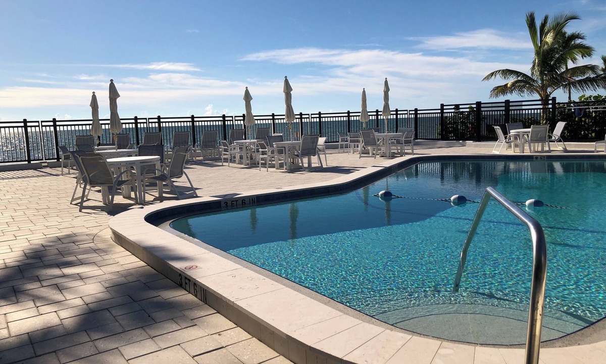 Coquina Sands Condo | Surfside Club on the beach !
