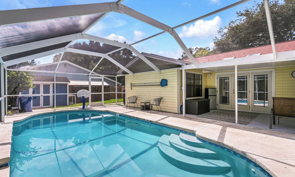 Lutz House | Tampa Family Oasis – Cozy Home w/Screened-in Heated Pool