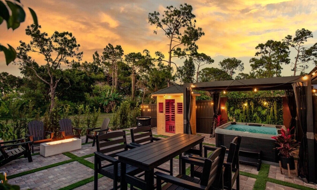 East Naples House | ` The Black Vanilla ` Luxe Retreat Sauna, Cold Plunge & Pure Relaxation