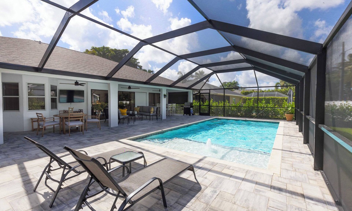 East Naples House | THE MARQUEE OF NAPLES-3BD-2BA W HEATED SALTWATER POOL +1 773-443-7832