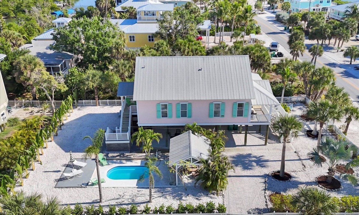 Palm Island House | The perfect Beach Cottage getaway!