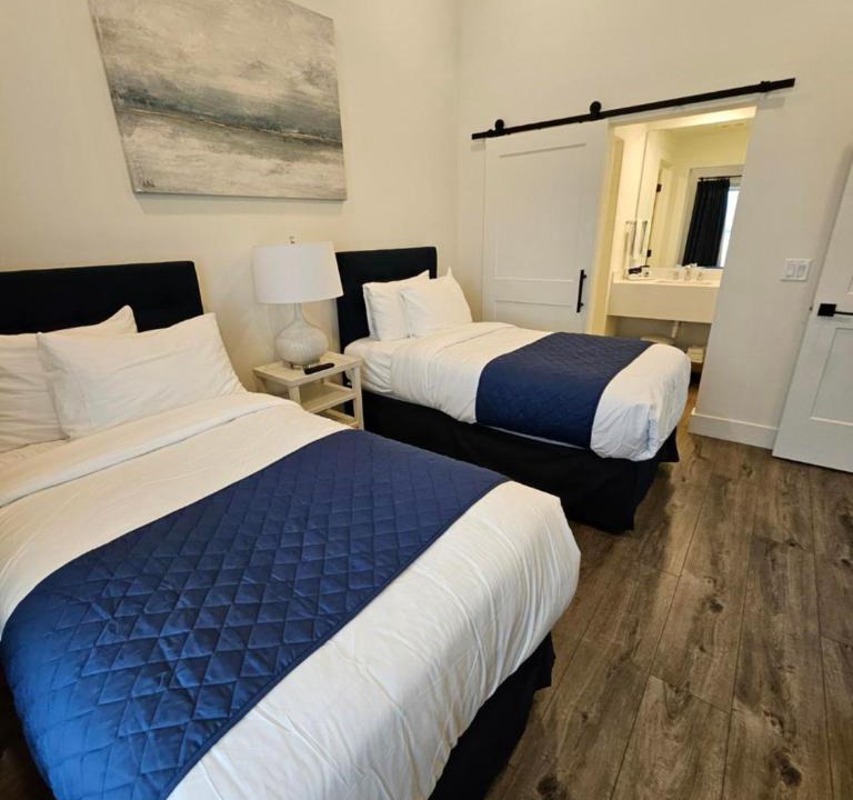 Historic District Hotel | The Suites at Fishermen's Village - 2 Bedroom Suites