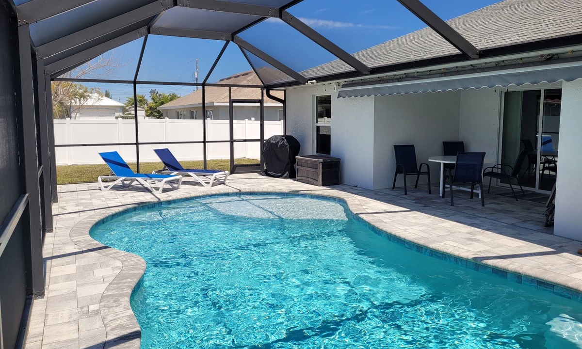 Jacarandas House | The Summer Hideout - Spacious house, heated pool, grill, beach gear