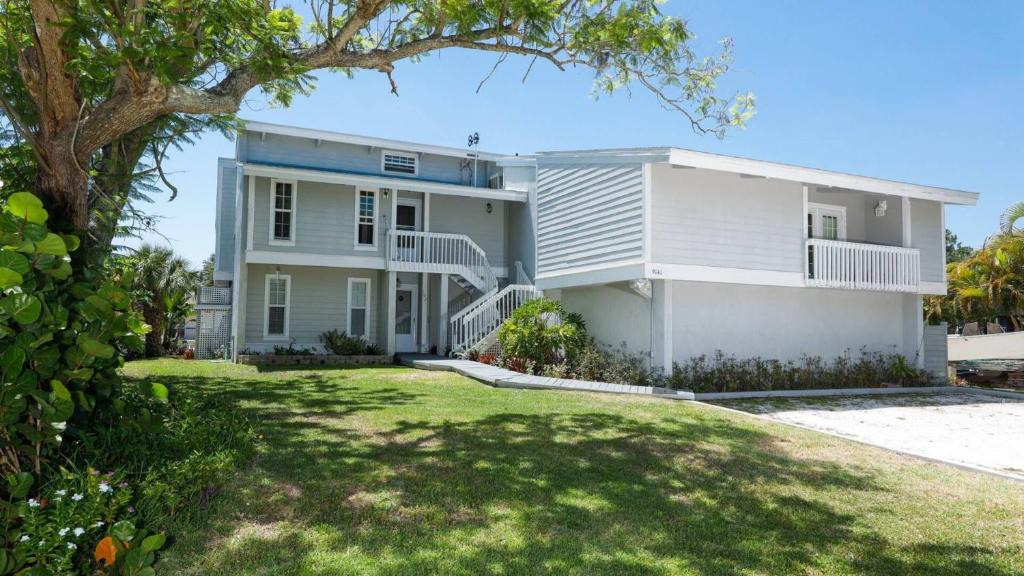 Grove City Villa | The Ultimate 2 Bedroom Condo on Charlotte Harbor, Orlando Condo 1005