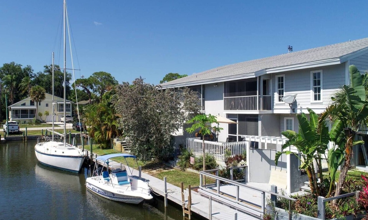 Grove City House | The Ultimate 2 Bedroom Condo on Charlotte Harbor, Orlando Condo 1005