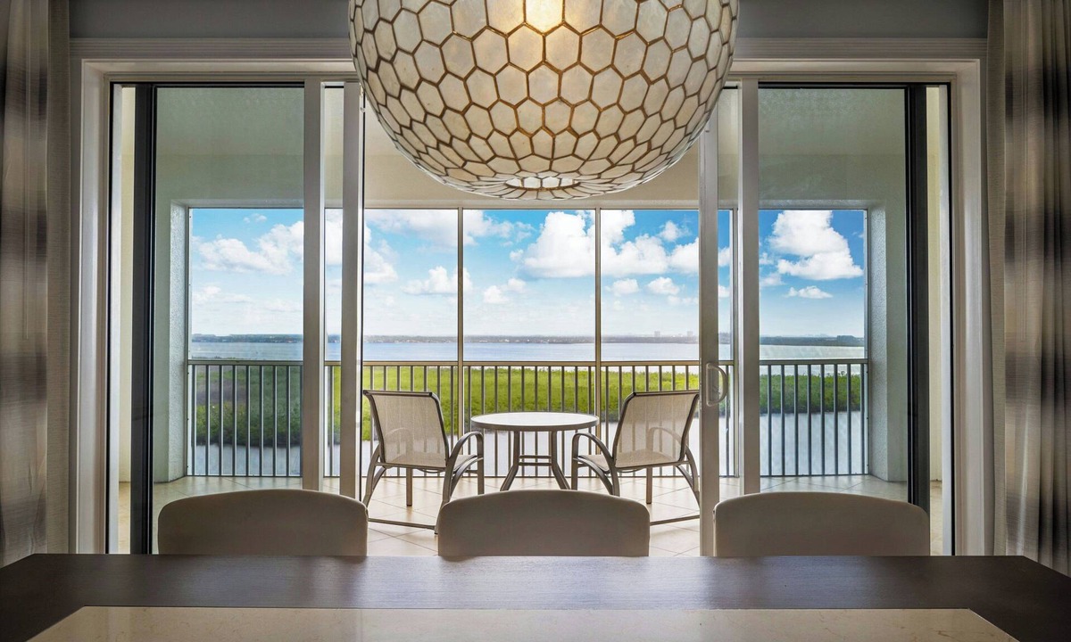 Pelican Hotel | The Westin Cape Coral Resort At Marina Village