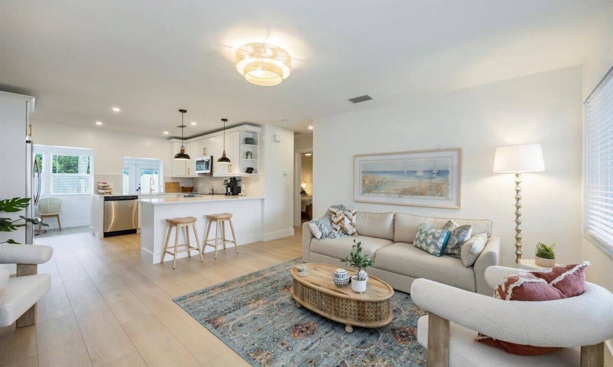 Central Naples House | The Zen Retreat, Naples Swim Spa Walk to Dining Perfect for Monthly Stays