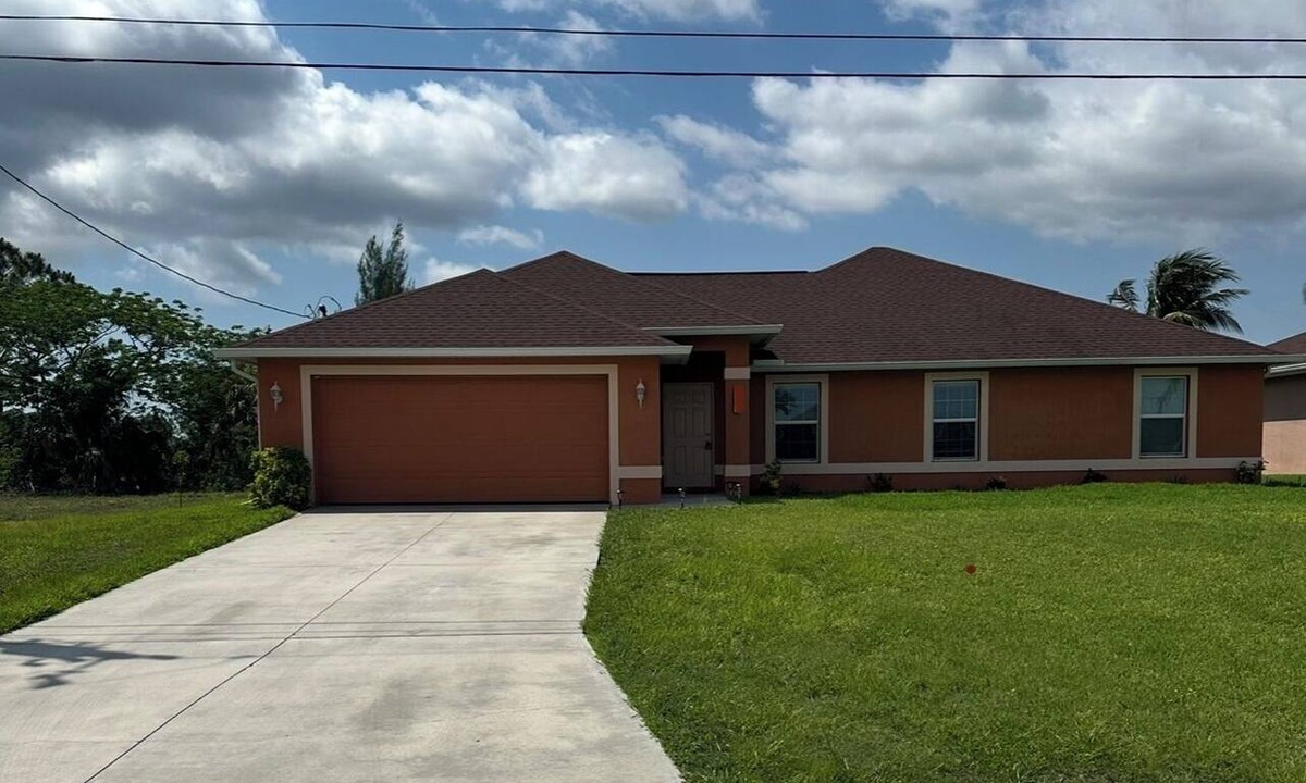 Jacarandas House | This is single family, an open floor plan home in a quiet neighborhood