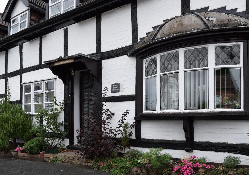 Chaddesley Corbett House | Three Batch Cottages