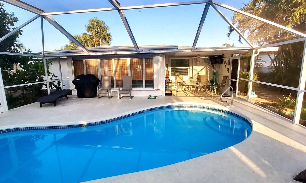 Caloosahatchee House | Top location, heated privat pool, Wi-Fi, Tropical Garden, Child- and petfriendly