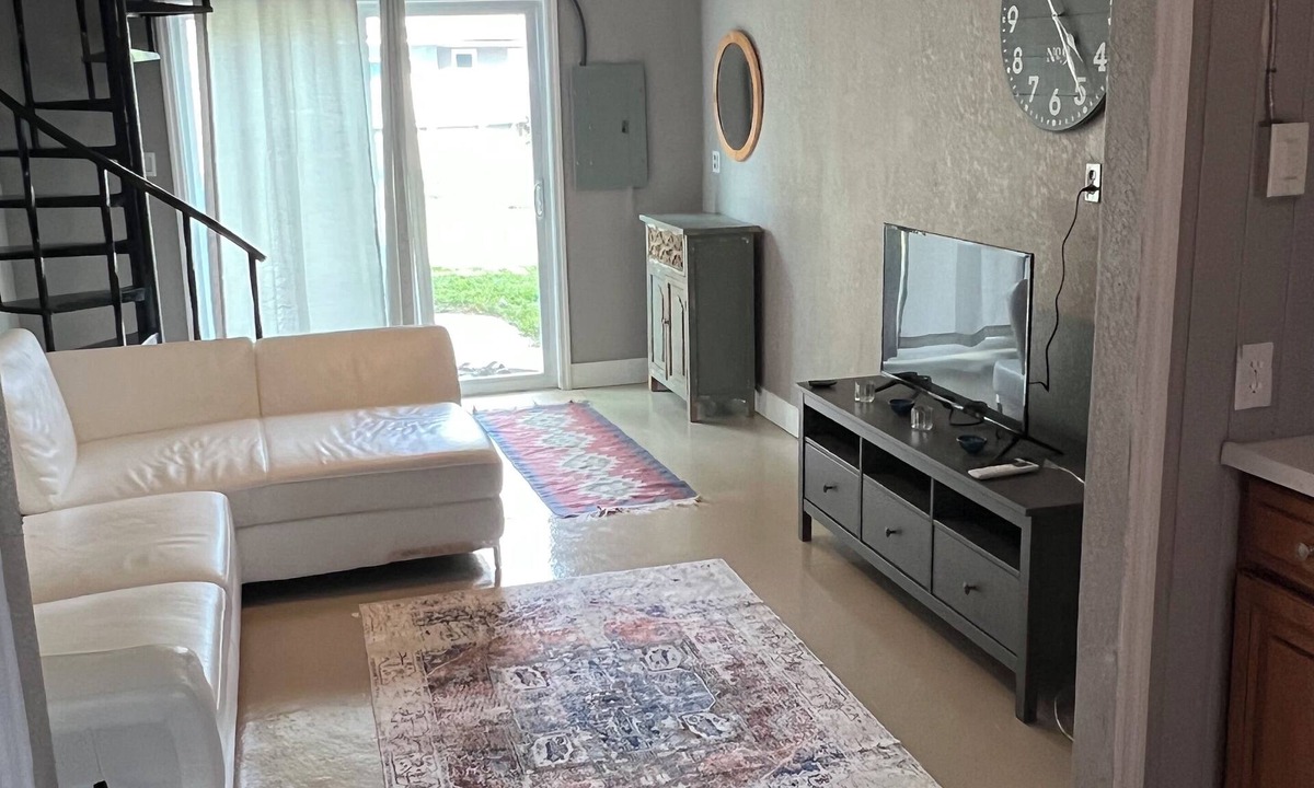 Rural Estates House | Tranquil Guest House In a Very Quiet Neighborhood