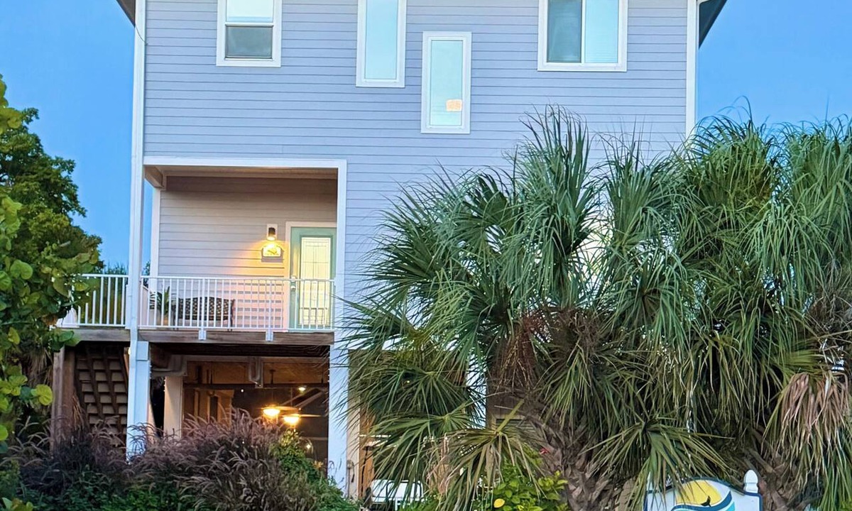 Captiva House | Triple Tales - Waterfront Property with Dock, Private pool & 2 minutes to beach!