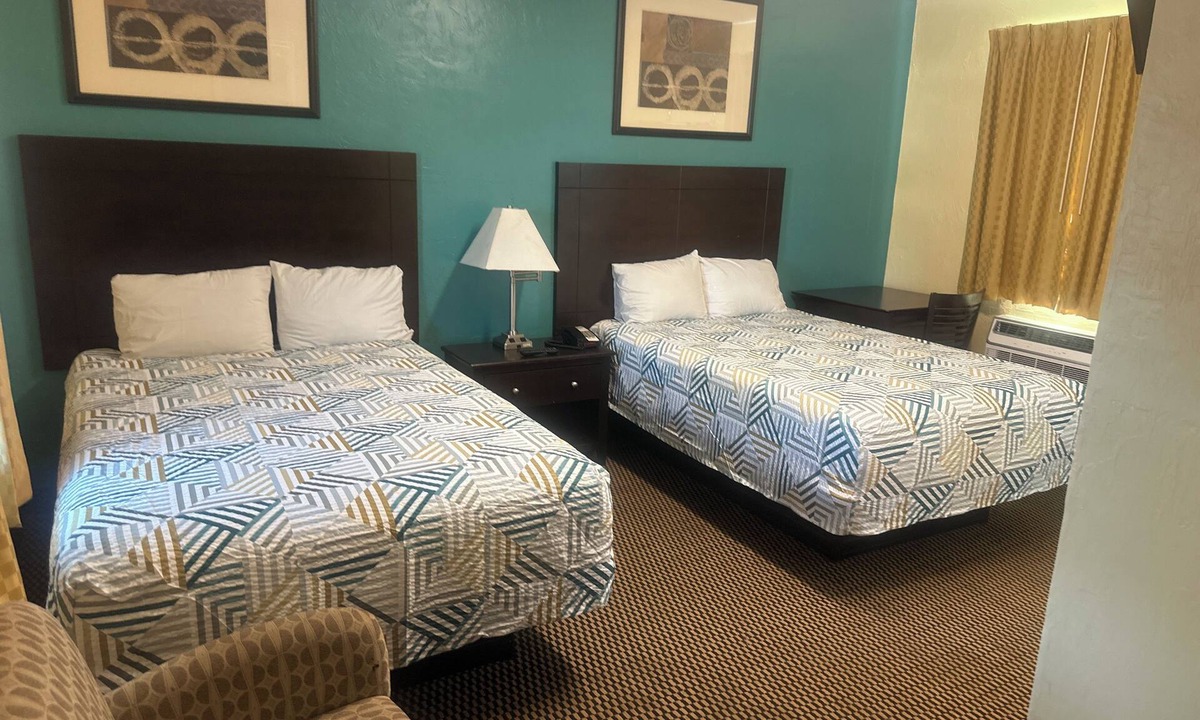 Fort Myers Hotel | Tropical Palm Motel