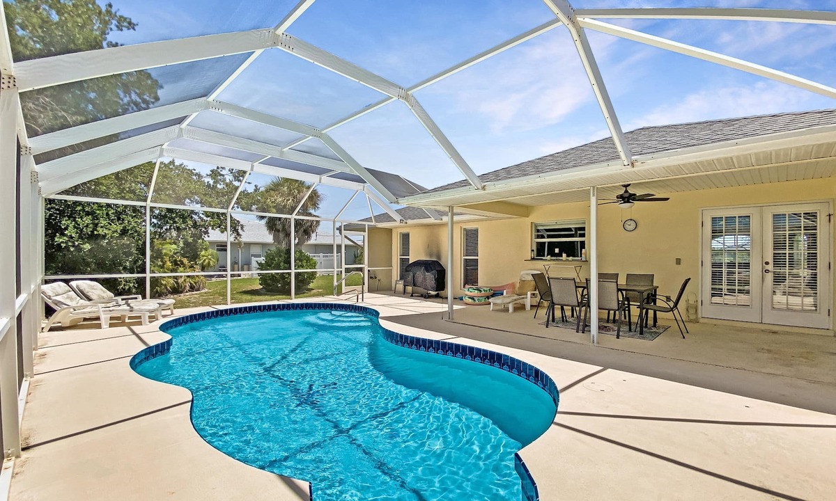 Pine Valley Villa | Tropical Retreat, full refund*, heated pool, dog ok