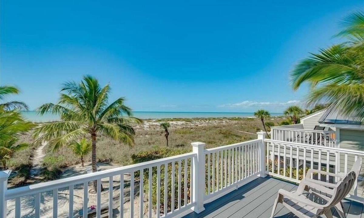 Boca Grande House | Turtleback 11 - 3 Bed/3 Bath - Beachfront - Community Pool - Close to Village - Sleeps 6