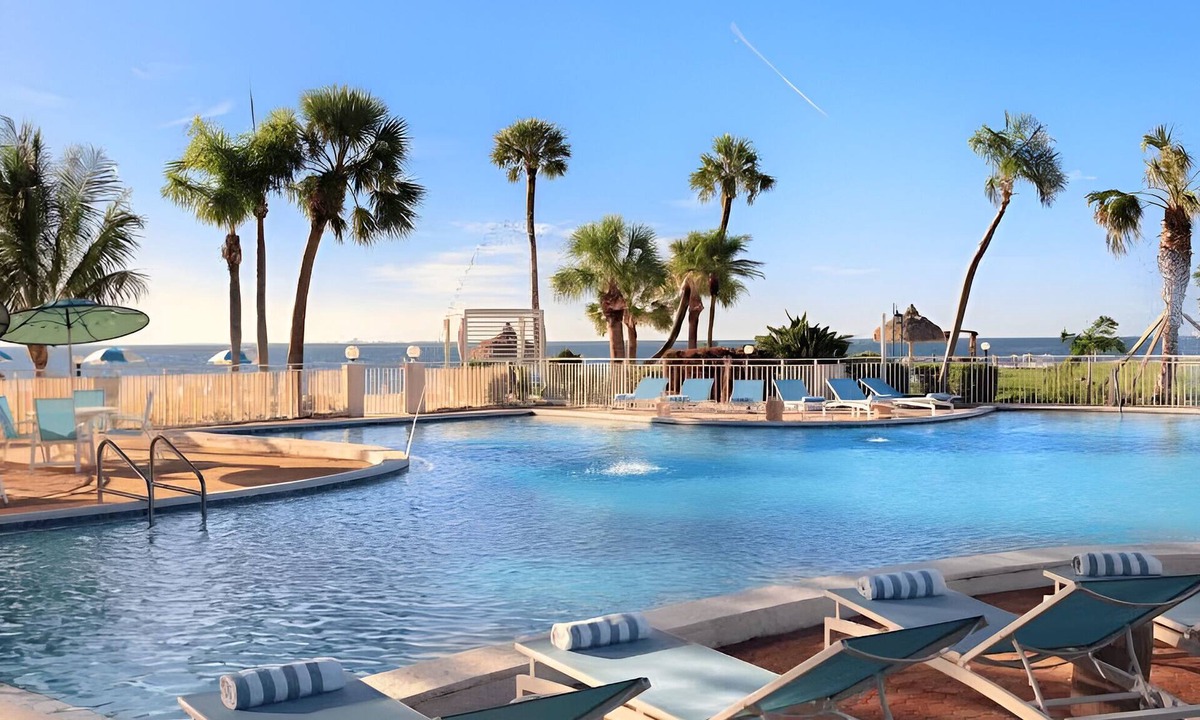 Pinellas Point Hotel | Uncover St. Pete's Gem | Steps Away from Art to Nature to Culinary Bliss