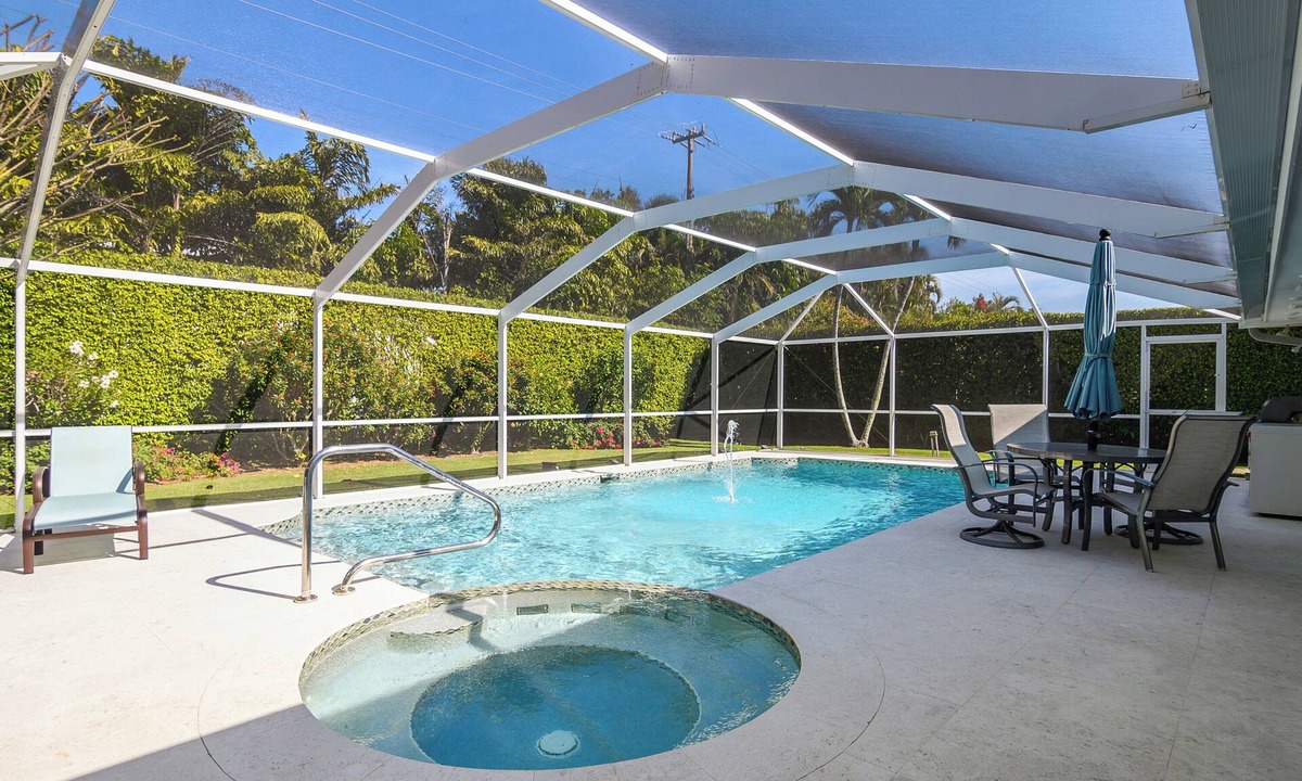 Coquina Sands House | Updated 3-BR house in Old Naples, 2 block walk to the beach, minutes to downtown