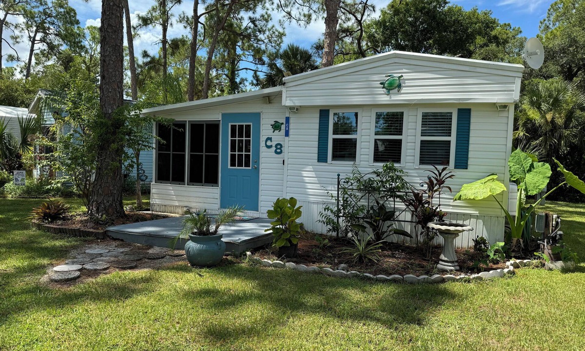 Venice House | Venice Bungalow - Come relax near the Myakka River & 15 Minutes from the Beach!