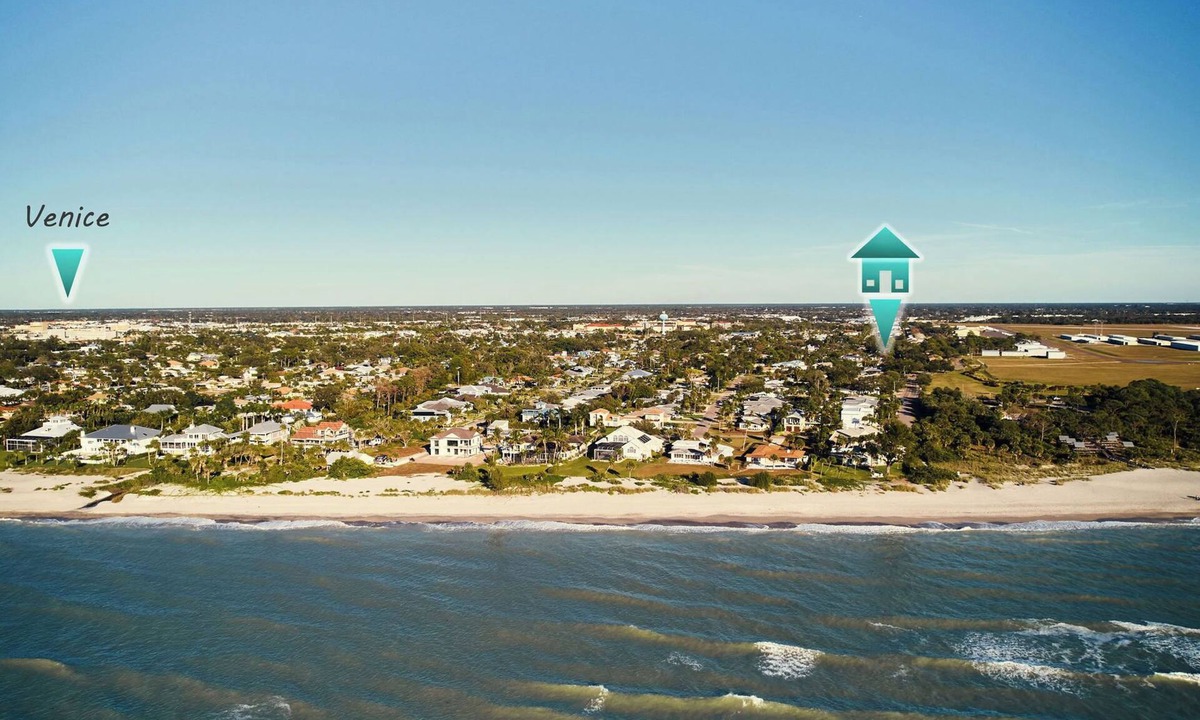 Venice Villa | Venice Island stylish villa/2 bed 2 bath/heated swimspa/walk to beach/bikes.