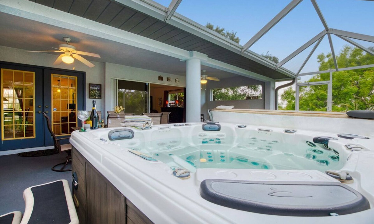 Burnt Store Villa | VILLA GOLFERS DREAM – HEATED SPA | GOLF COURSE | BOAT RENTAL + TOURS VOUCHER INCL.