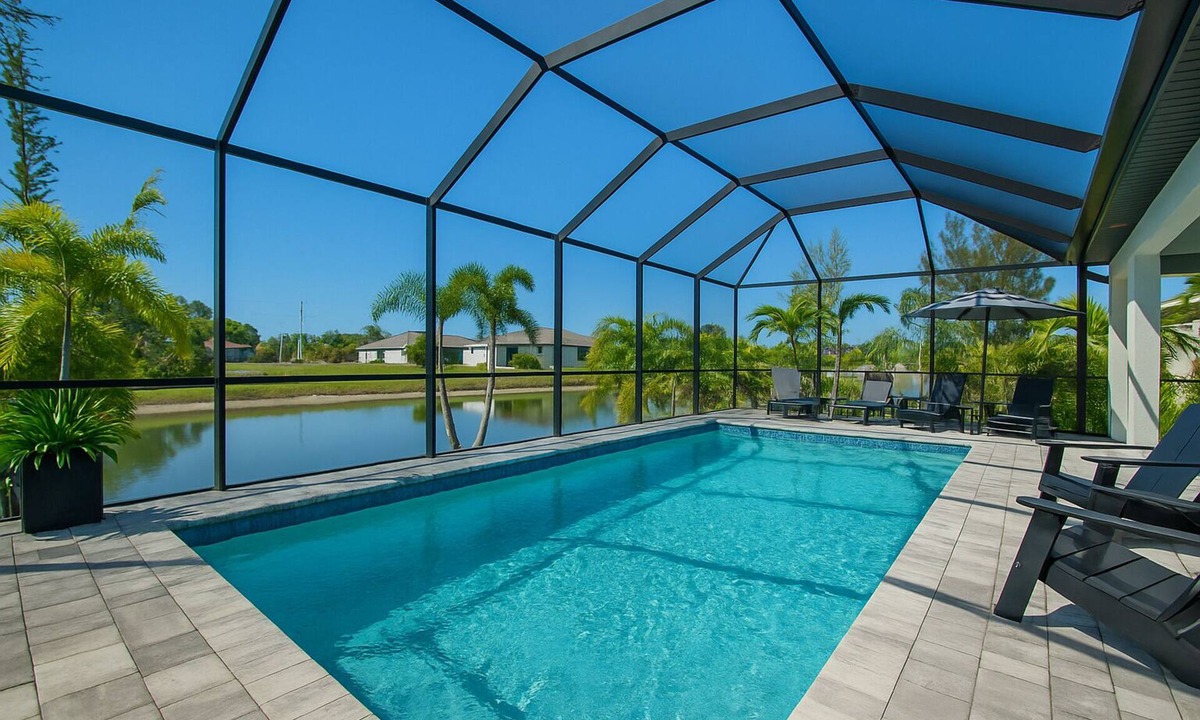 Mariner Villa | VILLA JUST RELAX – HEATED POOL | CANAL VIEW | BOAT RENTAL + TOURS VOUCHER INCL.