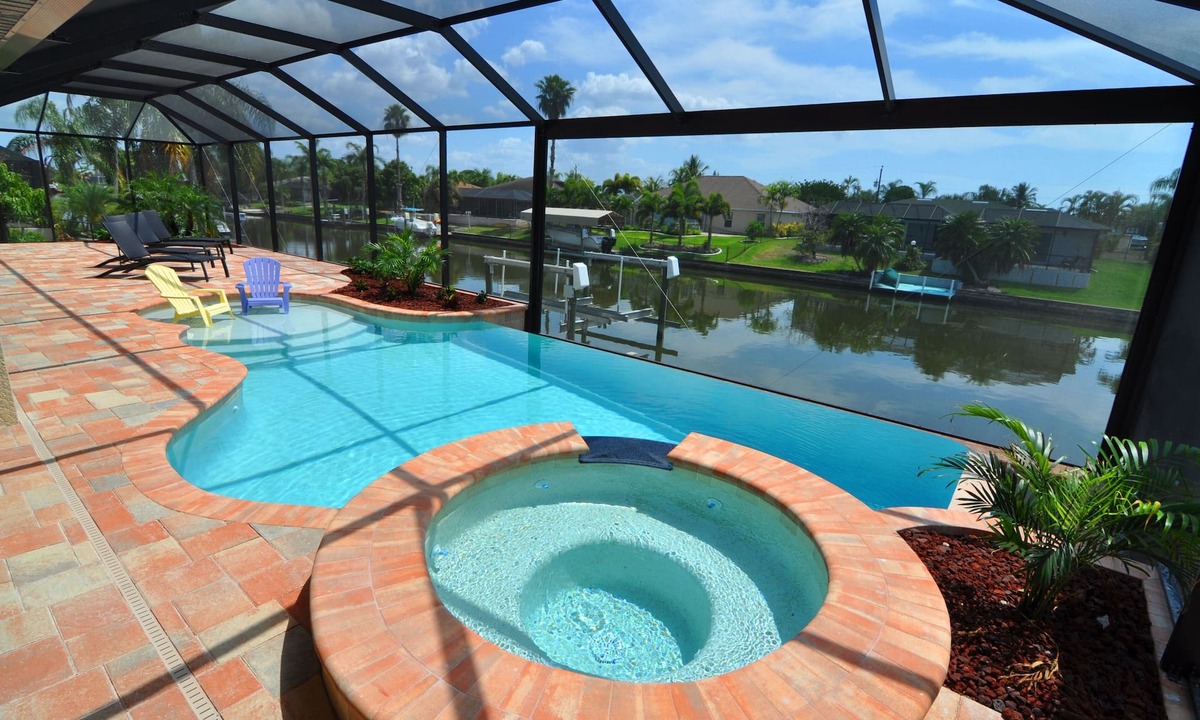 Caloosahatchee Villa | VILLA KAPALUA - south facing with direct access to the Gulf of Mexico