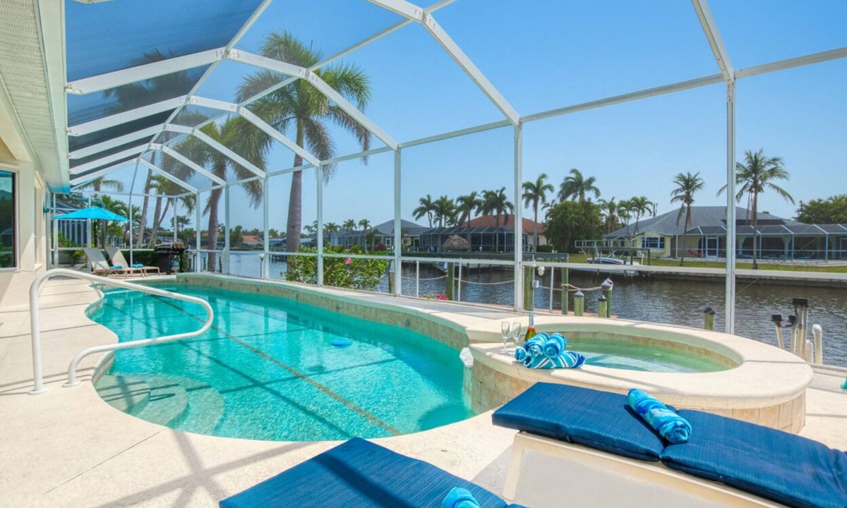 Cape Coral Villa | VILLA SUMMERLAND– HEATED POOL & SPA | GULF ACCESS | BOAT RENTAL + TOURS VOUCHER INCL.