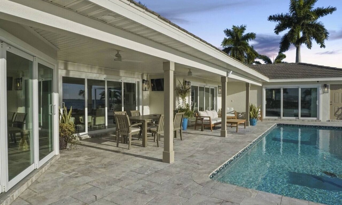 Caloosahatchee House | Villa Vivara, Stylish 4BR Villa with Heated Pool
