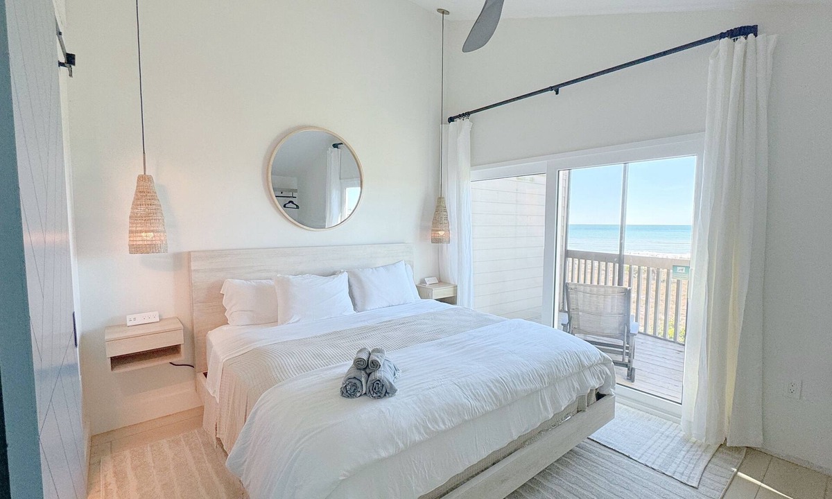 Placida Condo | Wake Up on the Beach: Beachfront Condo Little Gasparilla, parking, ferry, pool!