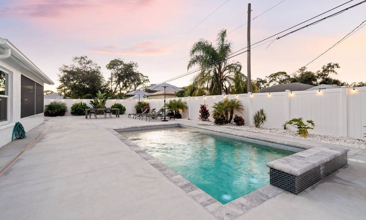 Arlington Park House | Waldemere House | Saltwater Pool | Screened Porch, Fireplace + Games