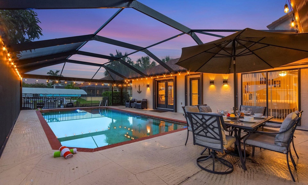 Yacht Club House | WALK TO BEACH Waterfront Direct Gulf Access South Facing Heated Pool 4 Kings
