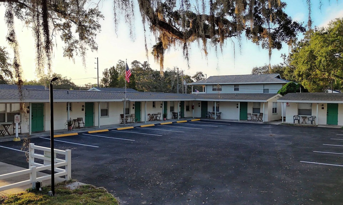 Safety Harbor Hotel | Walk to Downtown Safety Harbor, 2 Queen Beds, Pet Friendly