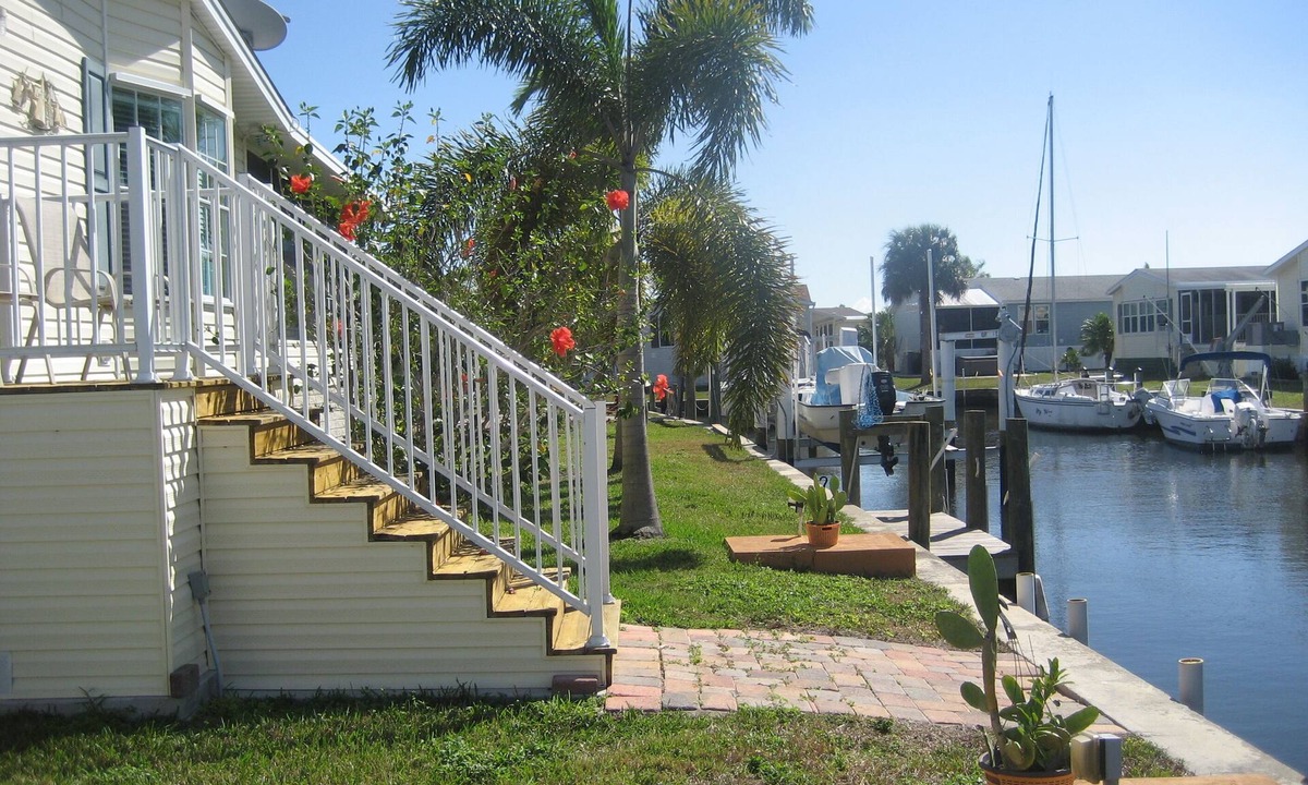 Charlotte Park House | Water Front Manufacture Home In Windmill Village, Gated & On The Water