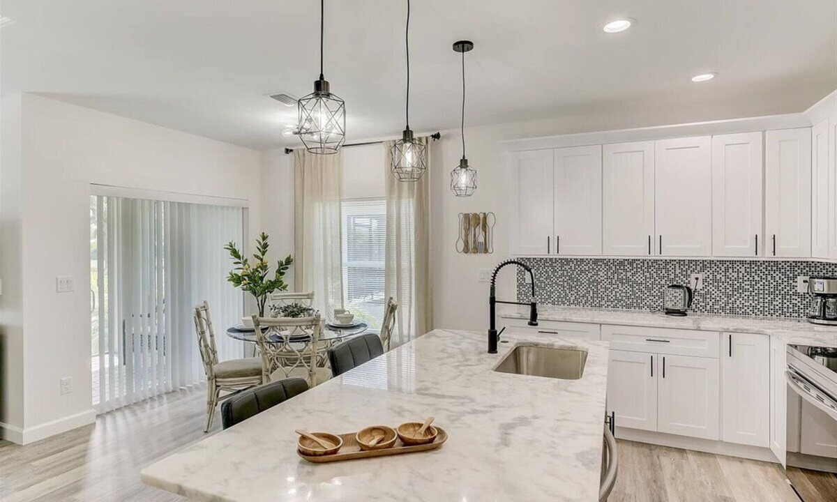 Al Lago Village House | Water Front Sunny Relaxing Vacation Home 3bds, 2 bath, close to gulf beaches
