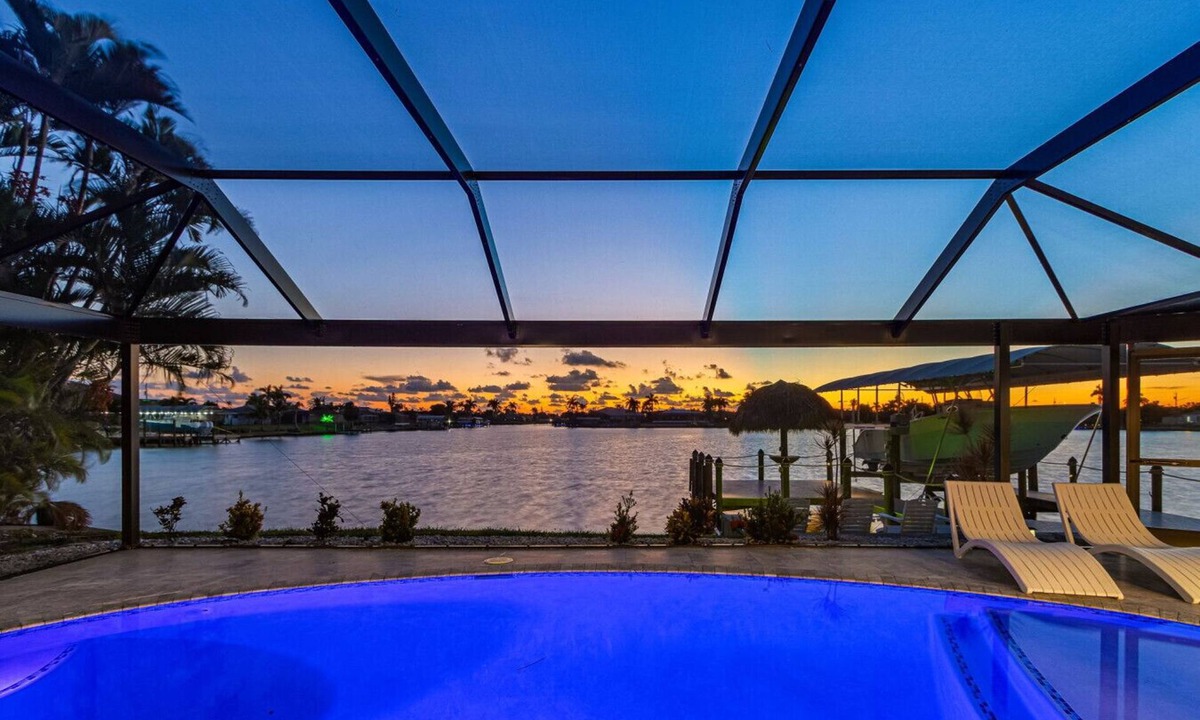 Eight Lakes House | Waterfront Luxury with Private Pool & Billiards! Spacious Chef`s Kitchen – Perfect for Families!
