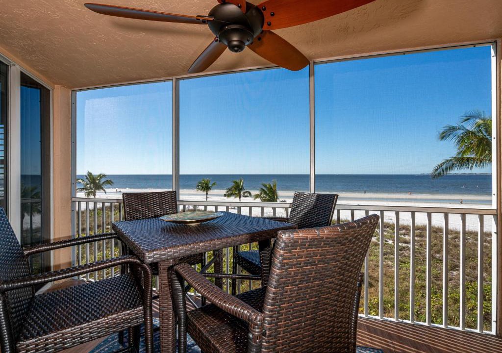 Fort Myers Beach Apartment | Welcome to Beach Villa's # 202 Vacation Rental - 250 Estero Blvd condo