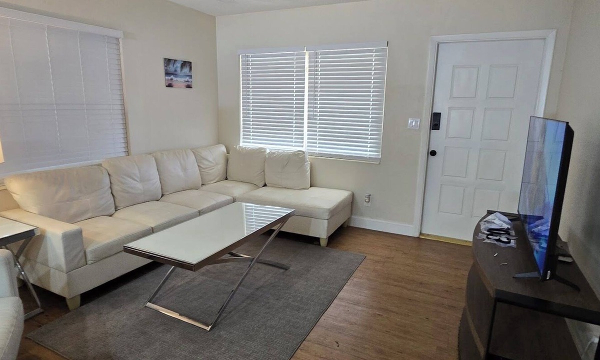 Pinellas Point House | Welcome to THE POINT. A great place to relax and enjoy Saint Petersburg.