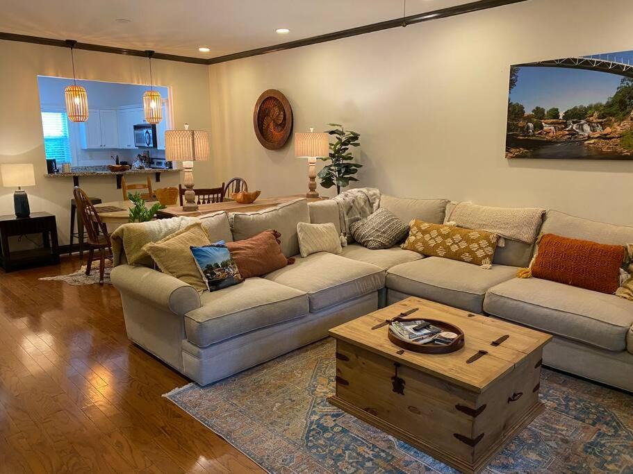 Greenville Downtown Villa | West End Townhouse steps from Main St & Falls Park