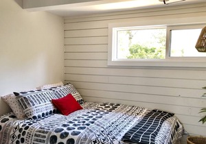 Beachfront Cottage, Short Walk to Downtown! in Sauble Beach