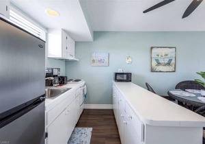 Beautiful Water views from the comfort of your condo & Private Lani