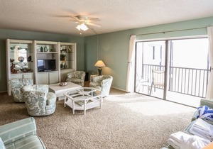 Cute coastal condo directly on beach + great views