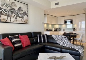 Downtown Luxury Condo in Tallest Tower in 34 floor in Calgary