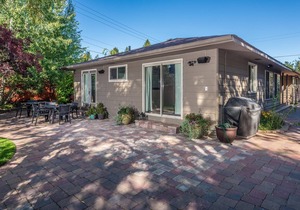 DOWNTOWN RIVERFRONT HOME WITH RIVER ACCESS, BEST LOCATION, 2 PRIMARY BDRMS in Bend