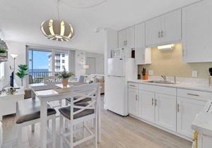 GULF VIEW | 8TH FLOOR STUDIO | 2 FULL BEDS | FREE PARKING + WIFI | BEACH GEAR